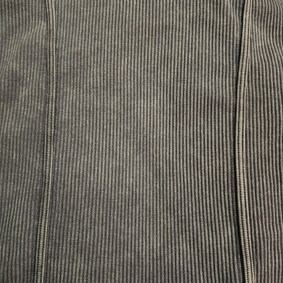 Hunter and Brown, Long Sleeved, "Denim Look," Turtle Neck, Crop Top Size Medium - Picture 10 of 12